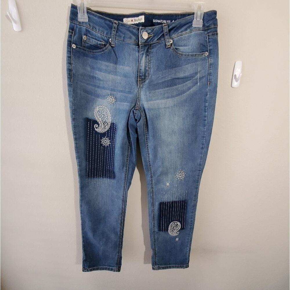 EMBROIDERED FLORAL boyfriend jeans size‎ 4